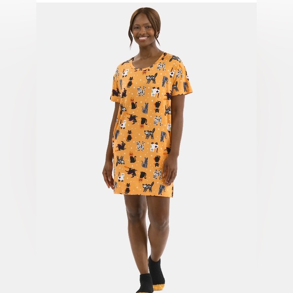 Women’s Way To Celebrate Halloween Cat Print Sleep Shirt&Fuzzy Sock Set. Various - Picture 1 of 4